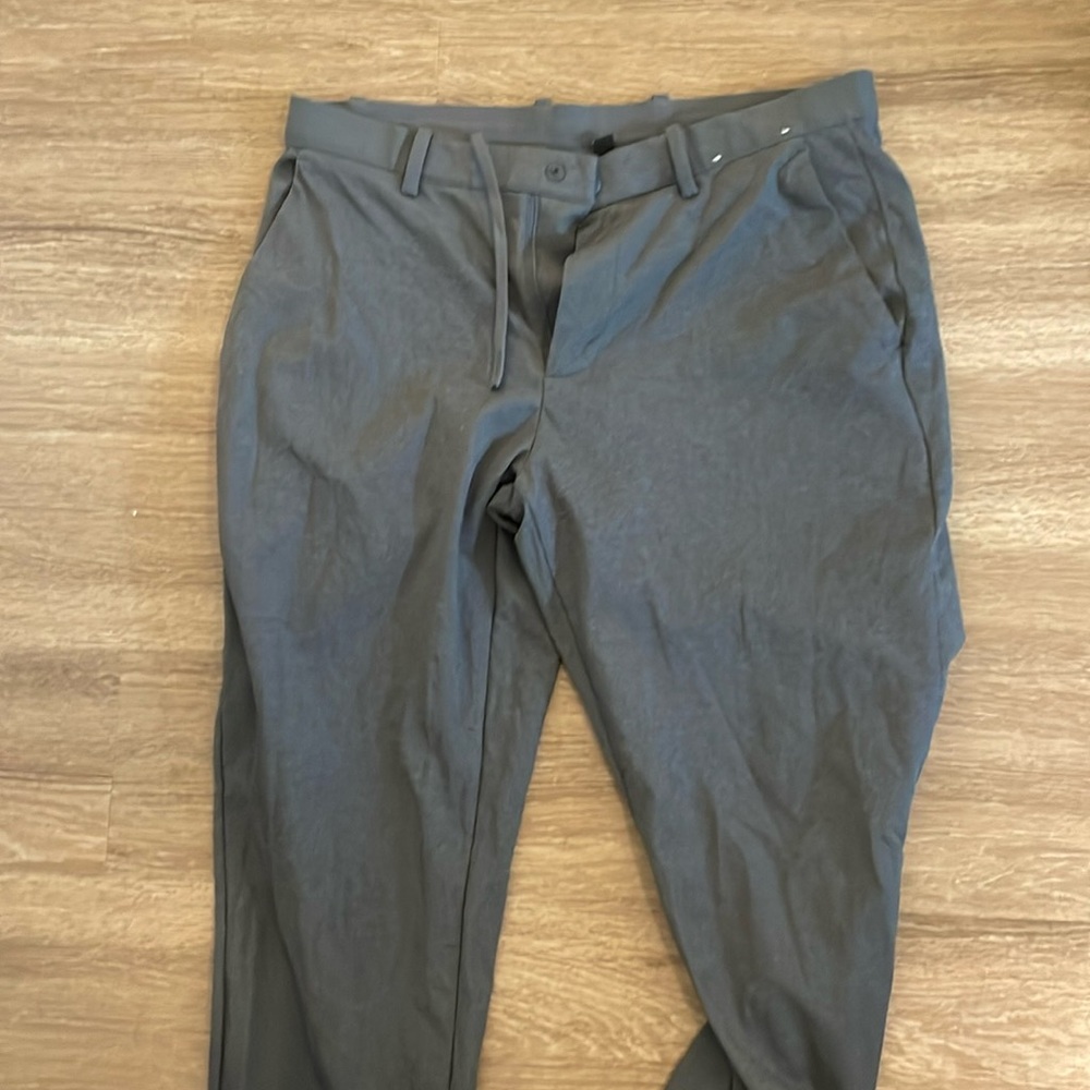 Uniqlo Black Water-Resistant Polyester Flat Front Dress Pants Size m